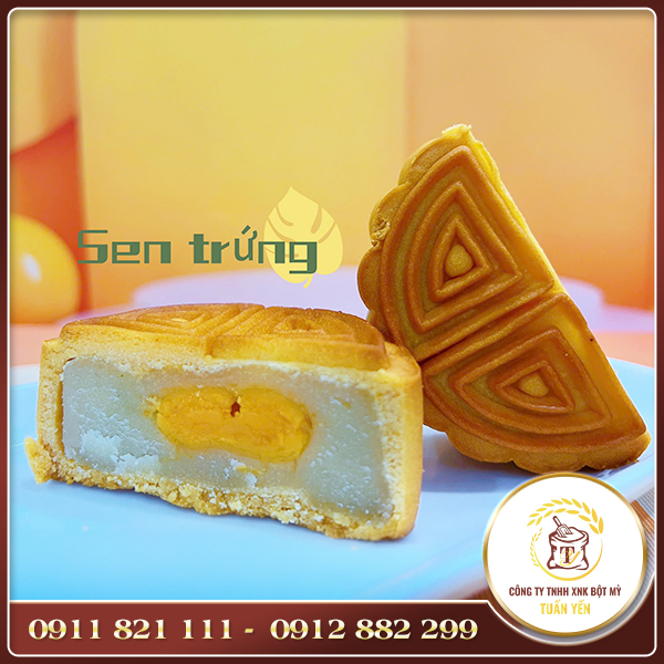 Bánh trung thu nướng nhân sen trứng